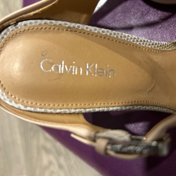 Calvin Klein sandals really classy - Picture 3 of 5